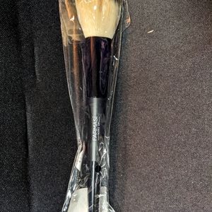 Farmasi make-up brush